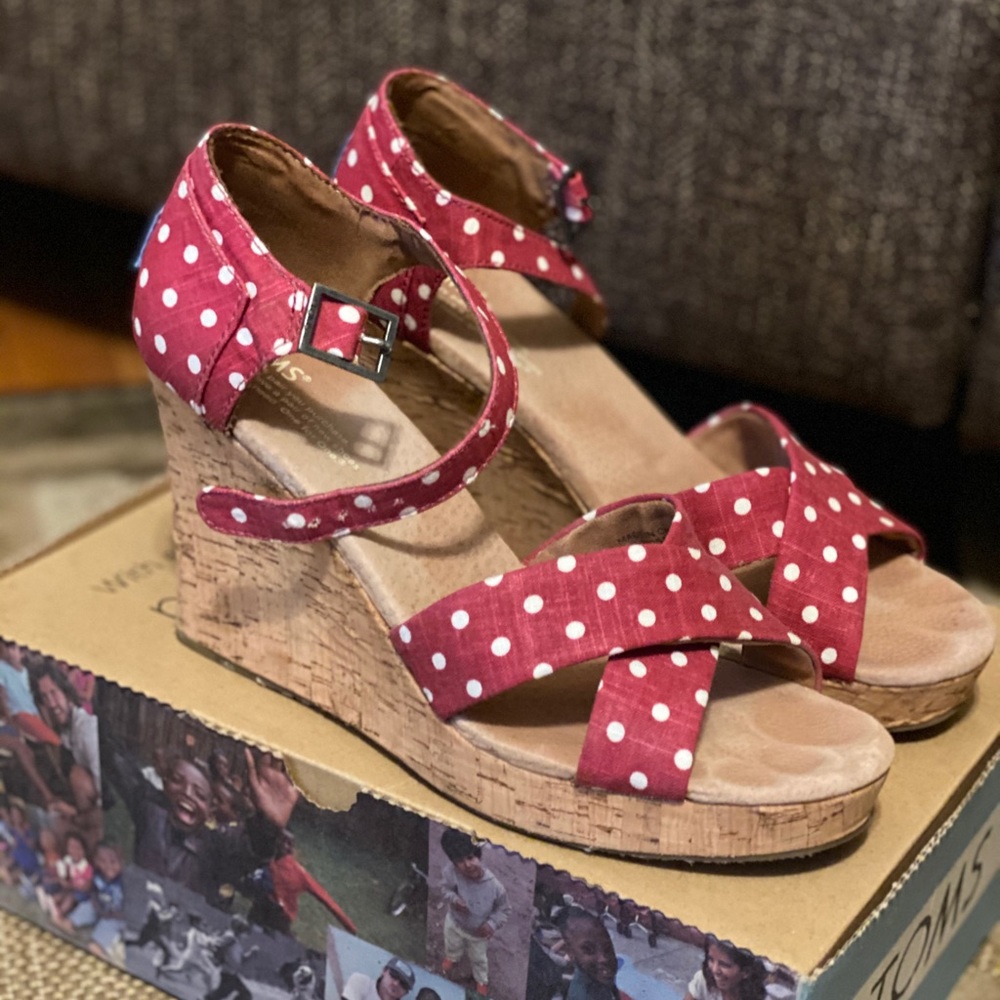 TOMS Strappy Wedge Sandal - Size 9
